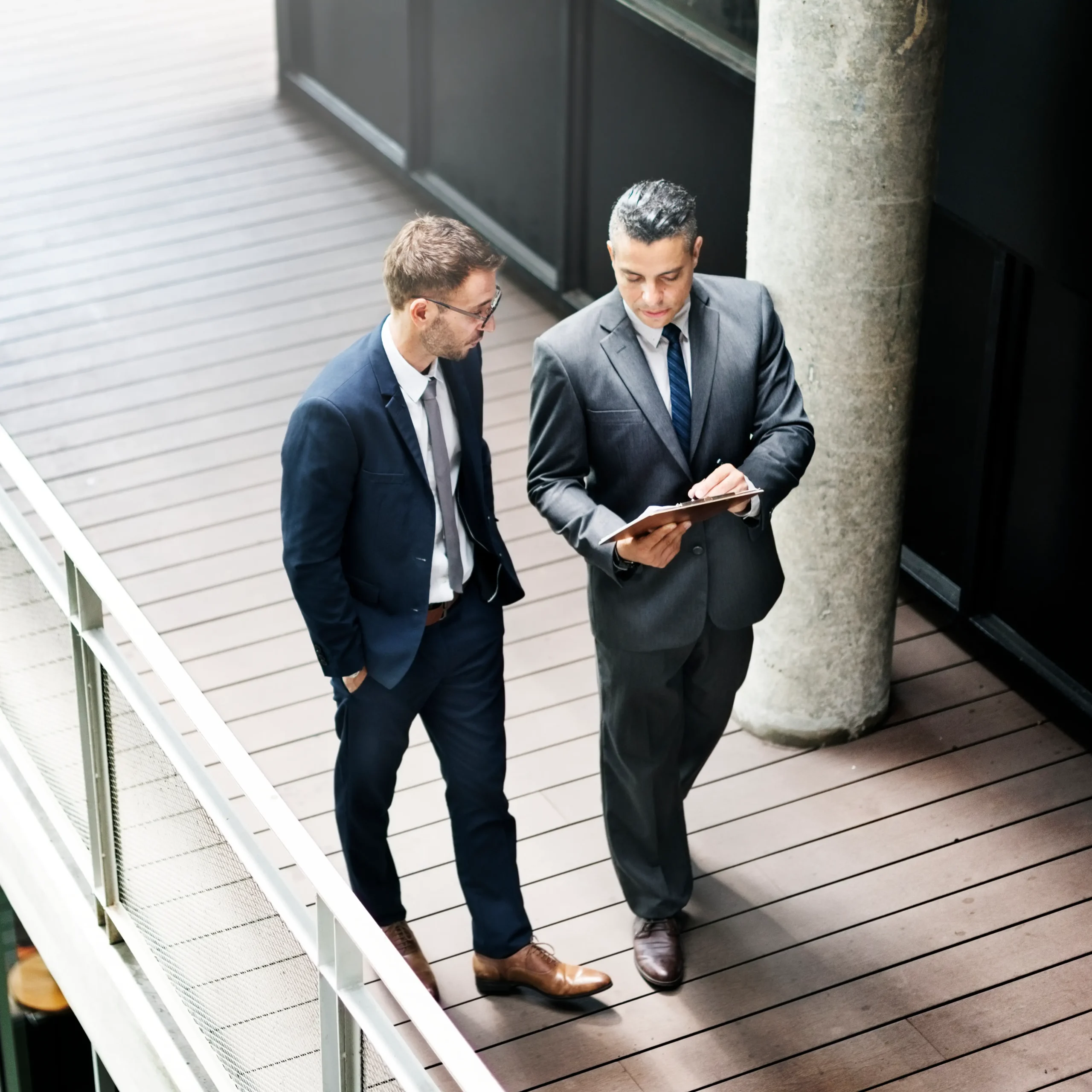 business-men-walking-and-discussing-work-2023-11-27-04-53-02-utc Constitución de Fundaciones 1